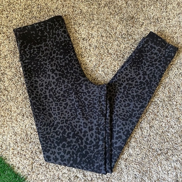 Lysse Women Classic Leggings Black Gray Python Snake Pull On Size Small - Picture 3 of 17